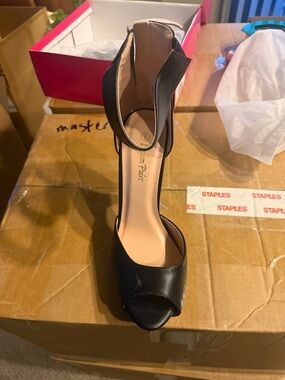 Dream Pairs Black Open-Toe Ankle Strap Heel